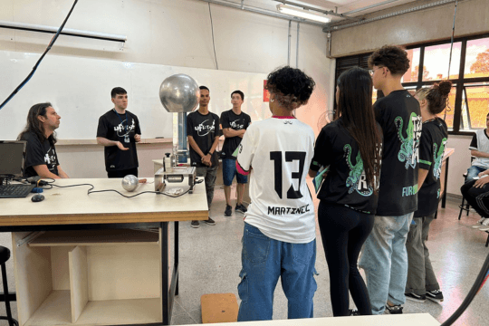 UFSCar promove Universidade Aberta para estudantes conhecerem cursos e rotina universitária