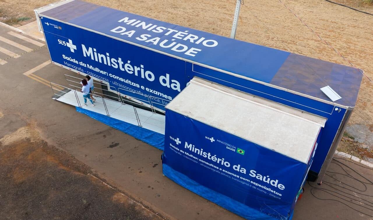 Carreta do Ministério da Saúde em Mogi