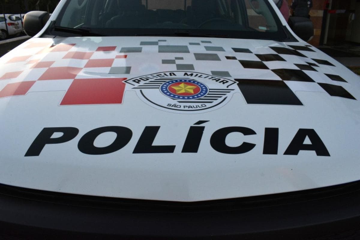 Dupla assalta casa após pedir comida