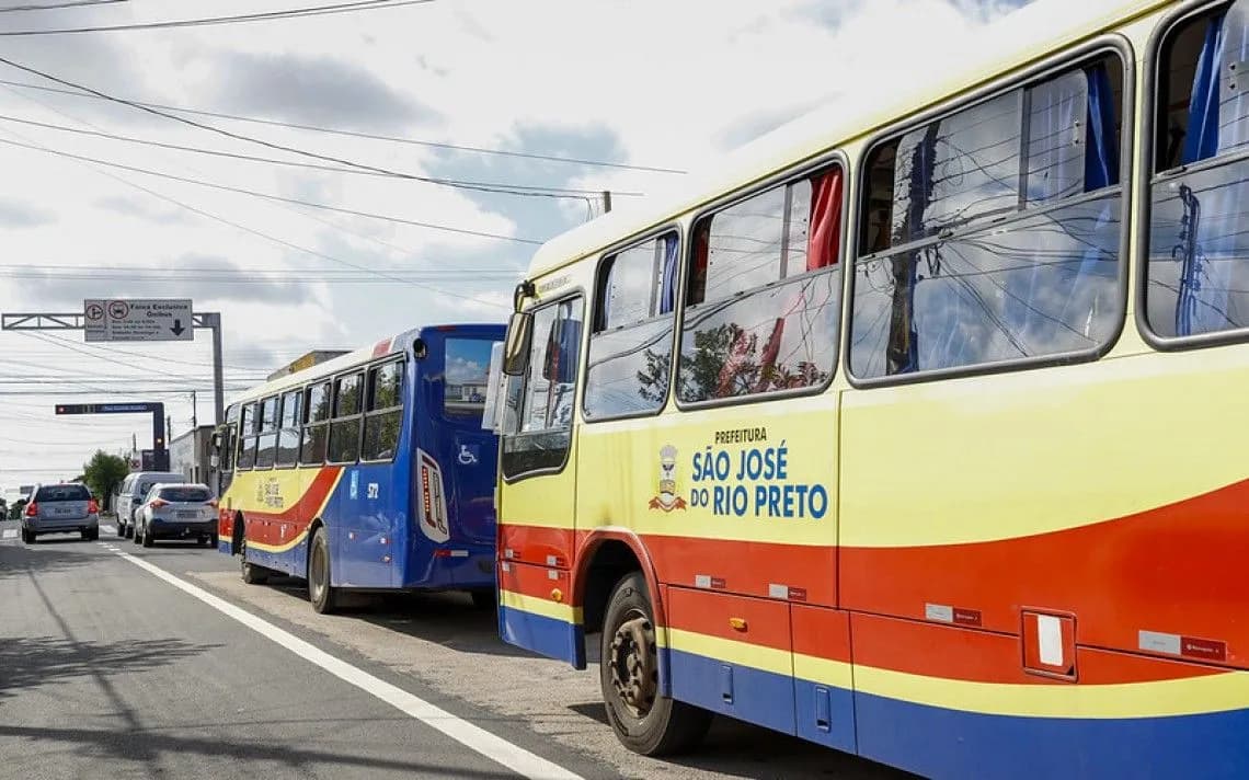 Guinchos autorizados a circular em corredores de ônibus