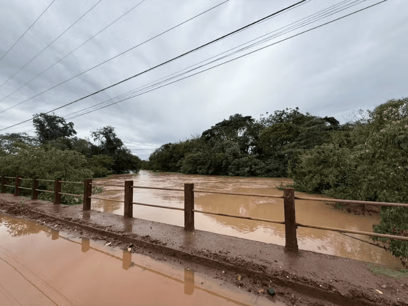 Rio Capivari em estado de alerta