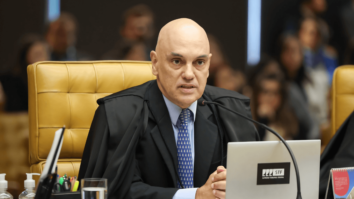Moraes questiona Mendonça no STF