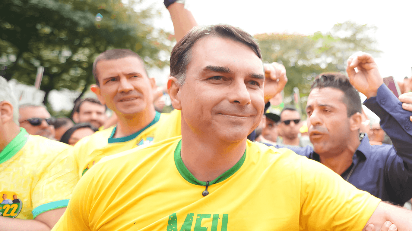 Flávio sai na frente e muda o jogo eleitoral