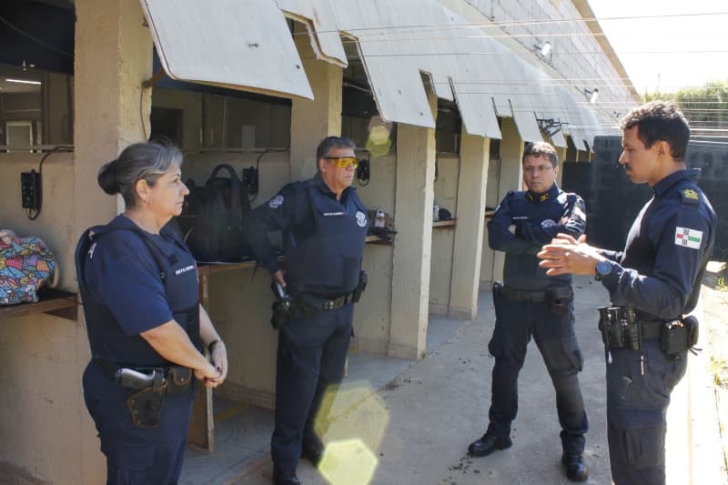 GCM de Vinhedo passa por treinamento para aprimorar atuação e uso de armamentos