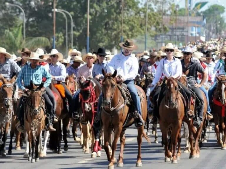 Cavalcada e Queima do Alho acontece neste domingo em São Pedro com entrada gratuita