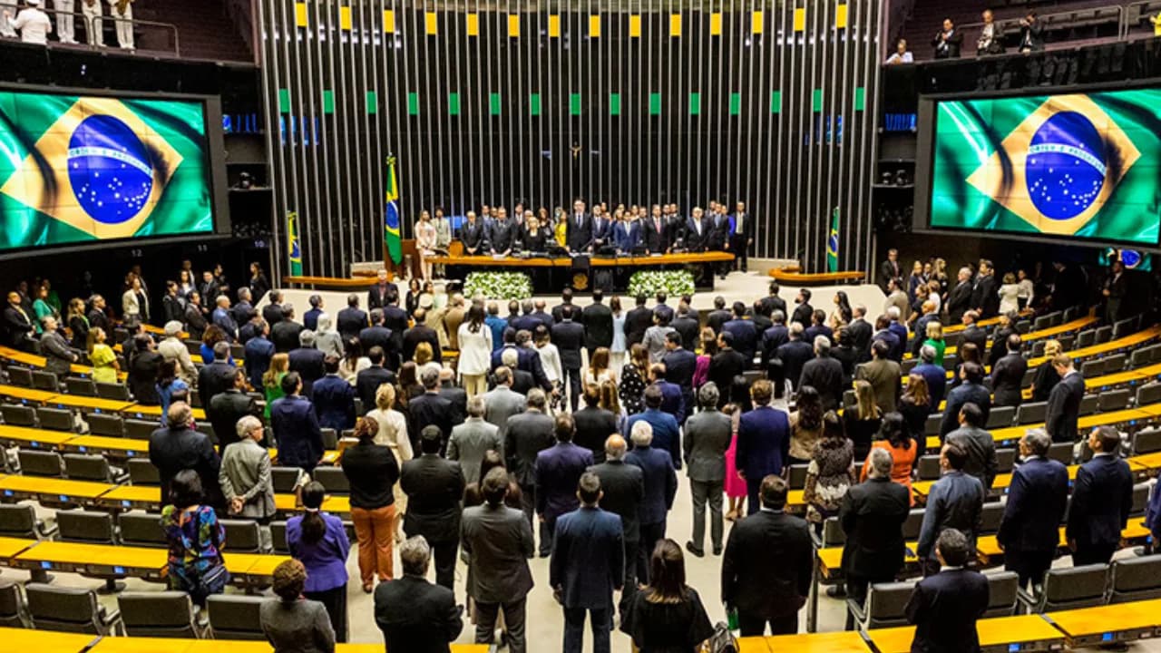 PL sai das urnas com bancada histórica e amplia força no Congresso a partir de 2027