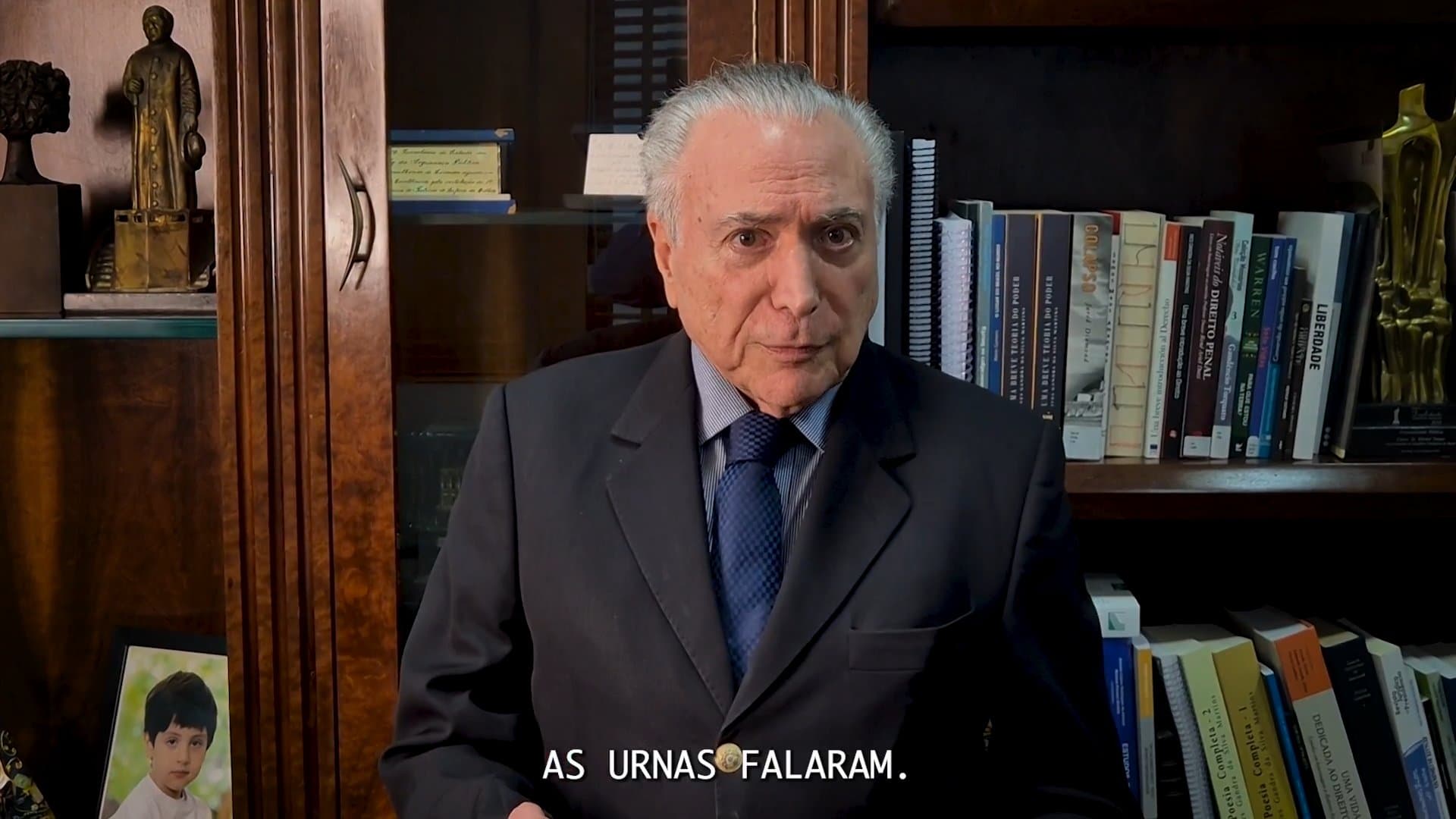 Michel Temer declara apoio a Flávio Bolsonaro no 2º turno e fala em "reconexão"