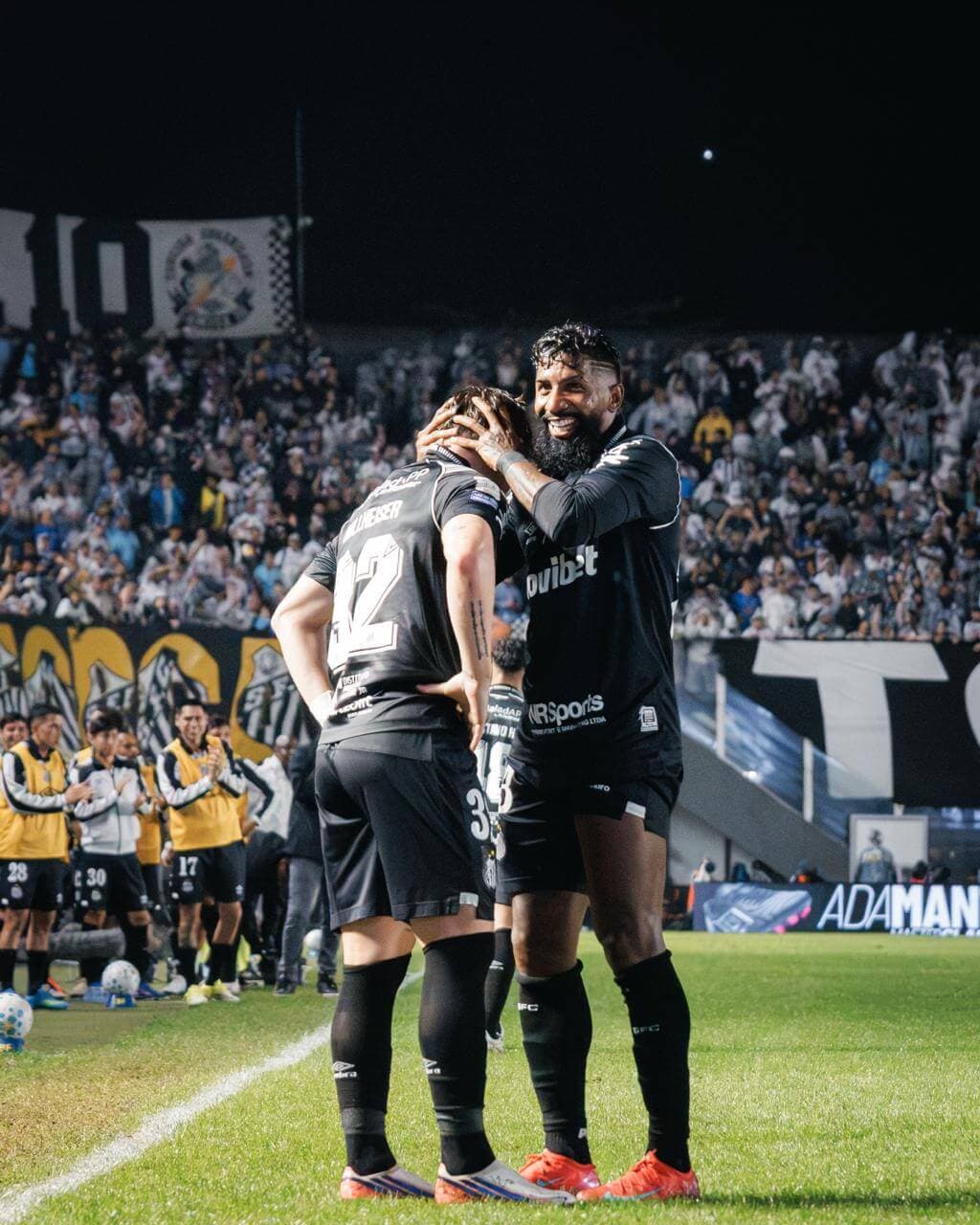 Santos vence Cruzeiro e sobe na tabela