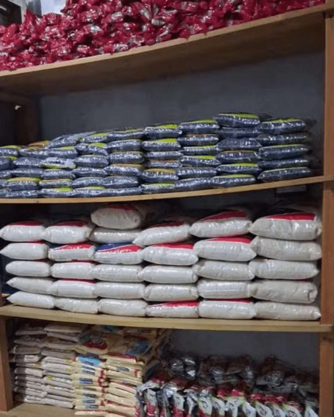 Mercado do Bem troca plástico por alimentos