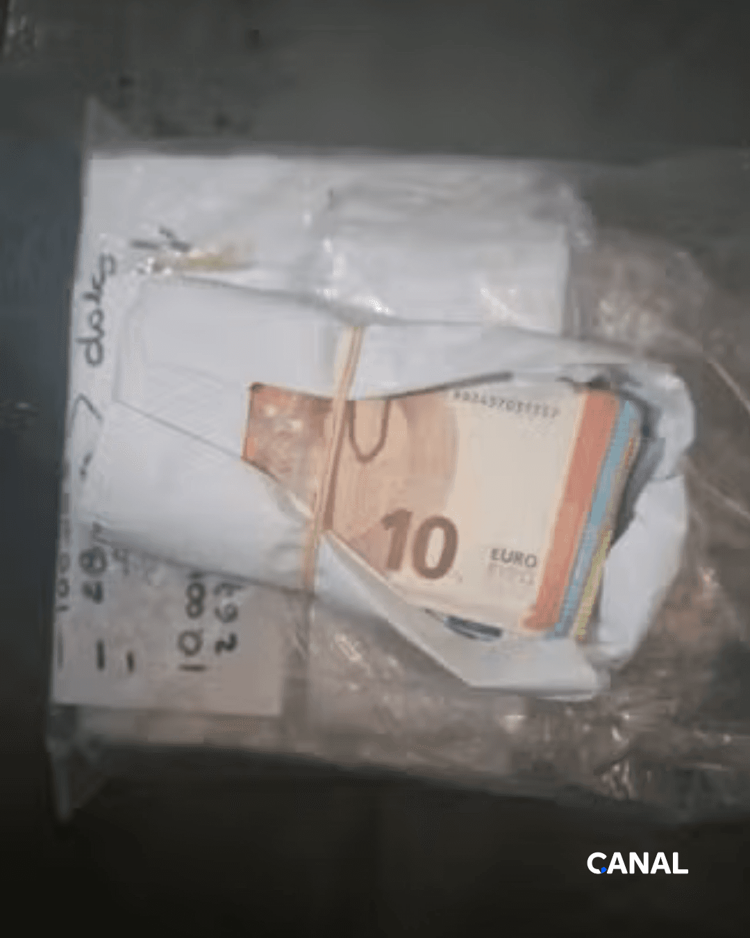 Dinheiro encontrado em puff gera investigação