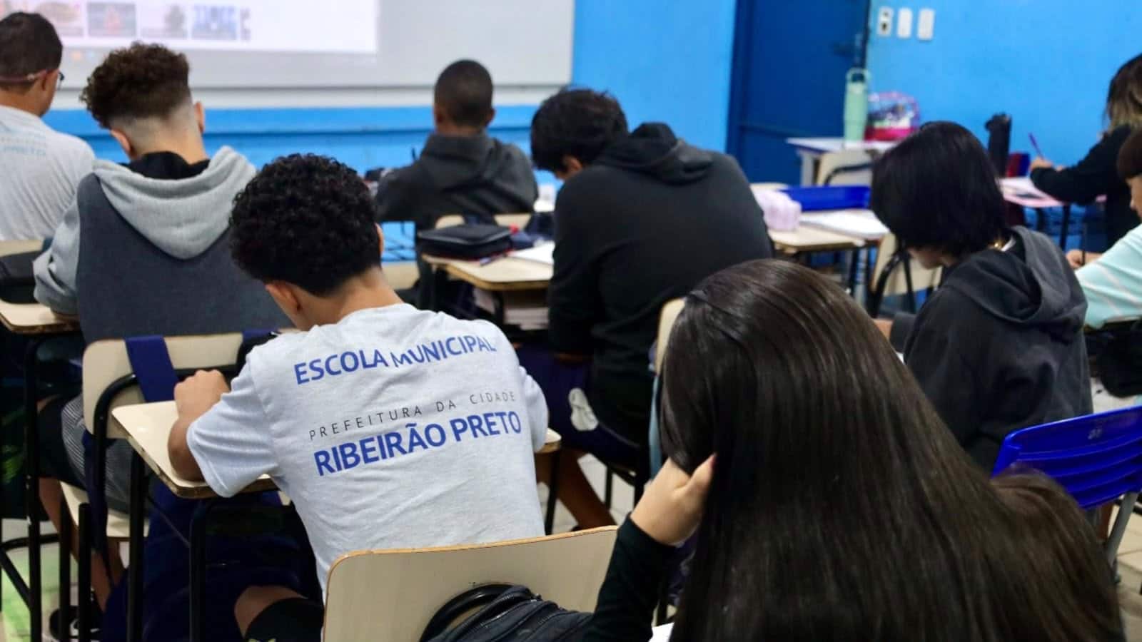 Escolas de Ribeirão terão aulas normais