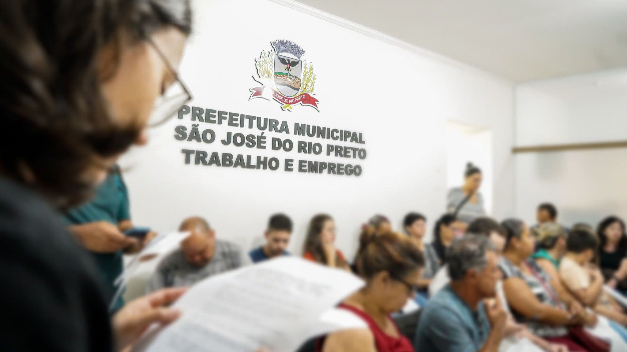 DHL abre 70 vagas para auxiliar de logística